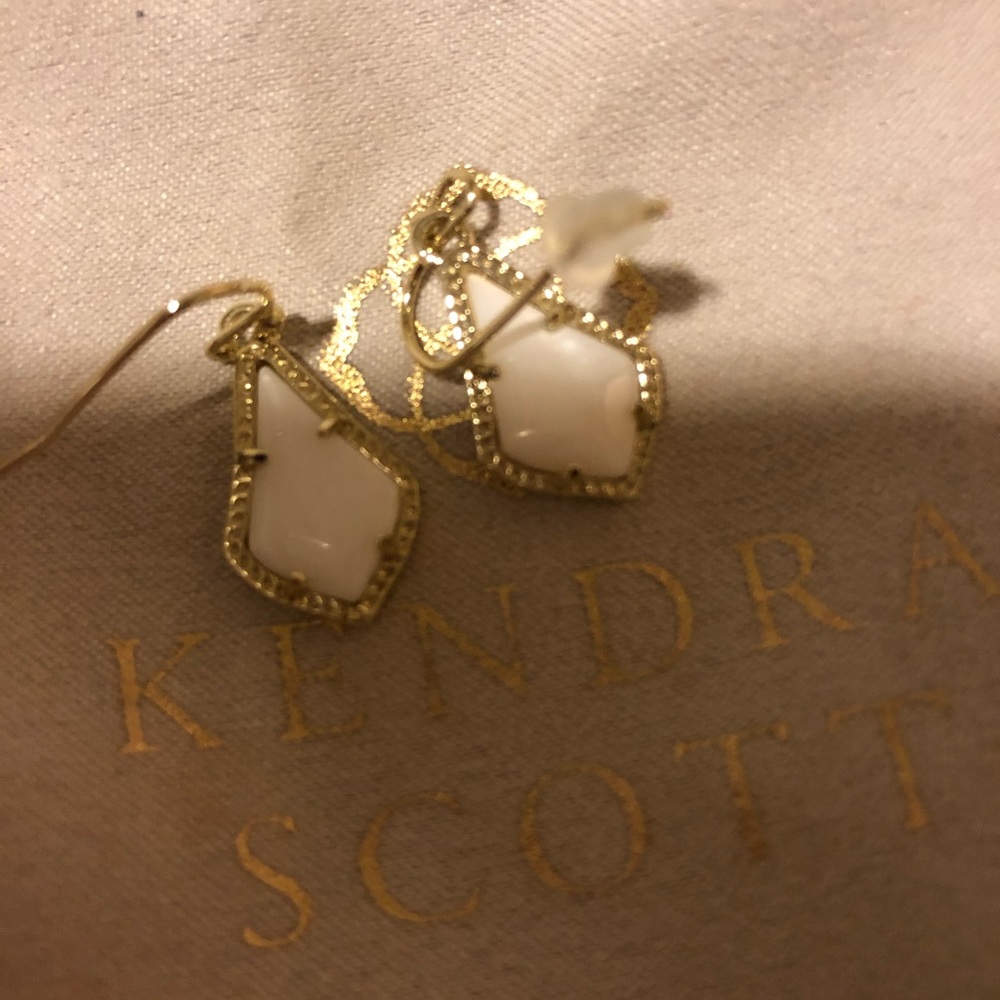 Kendra Scott Lexi white small earrings NEW